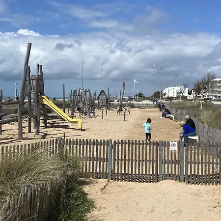 Avec Balcon Face نوتر دام دي مونتس