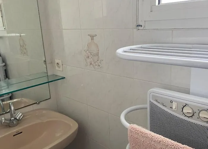 Apartment Avec Balcon Face *